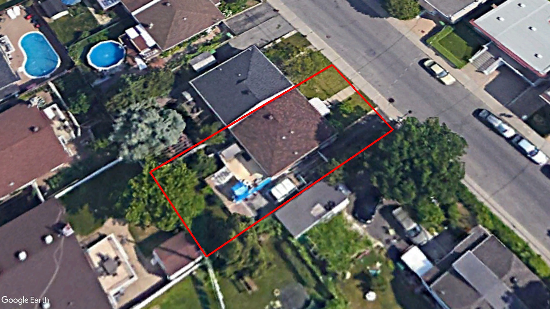 Tax Sale Montreal, Quebec - 020706-05