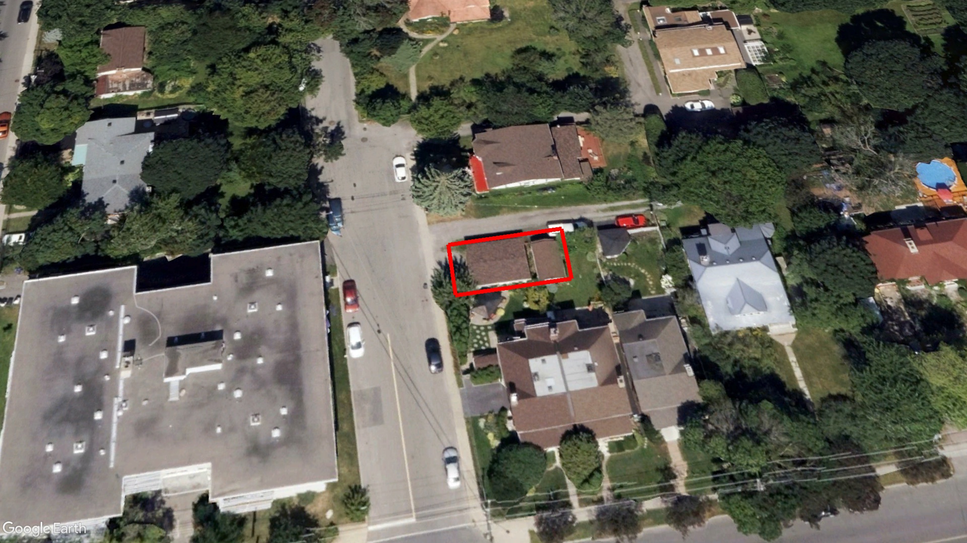 Tax Sale Montreal, Quebec - 050530-84