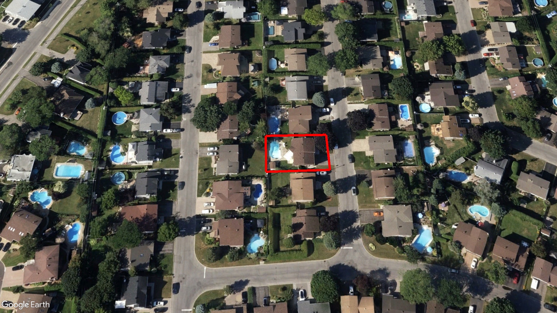 Tax Sale Montreal, Quebec - 040613-78