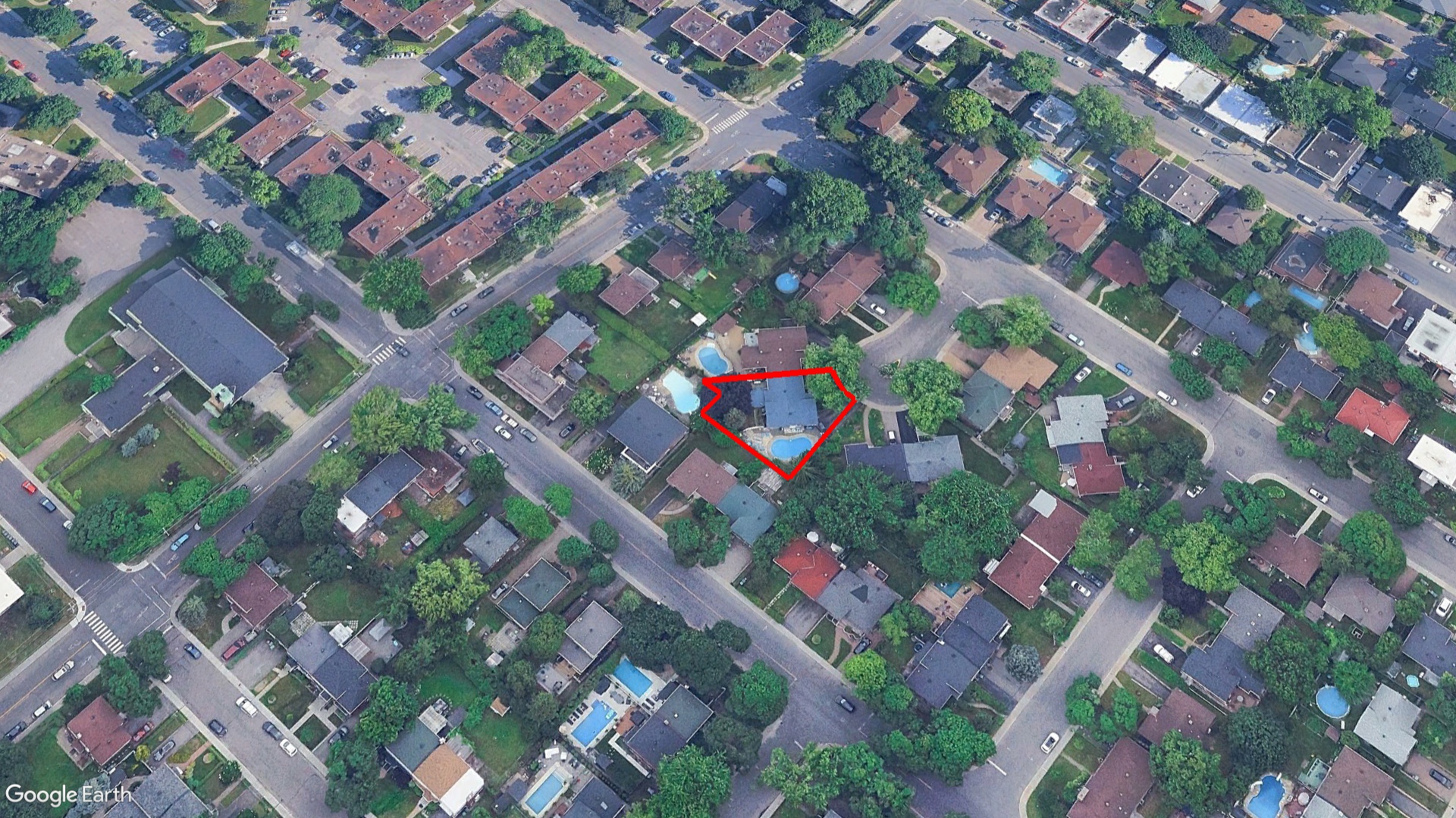 Tax Sale Montreal, Quebec - 040304-66