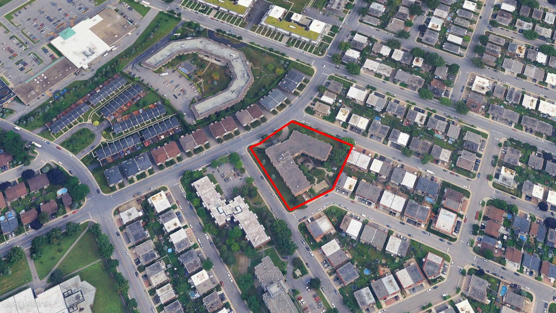 Tax Sale Montreal, Quebec - 041312-59