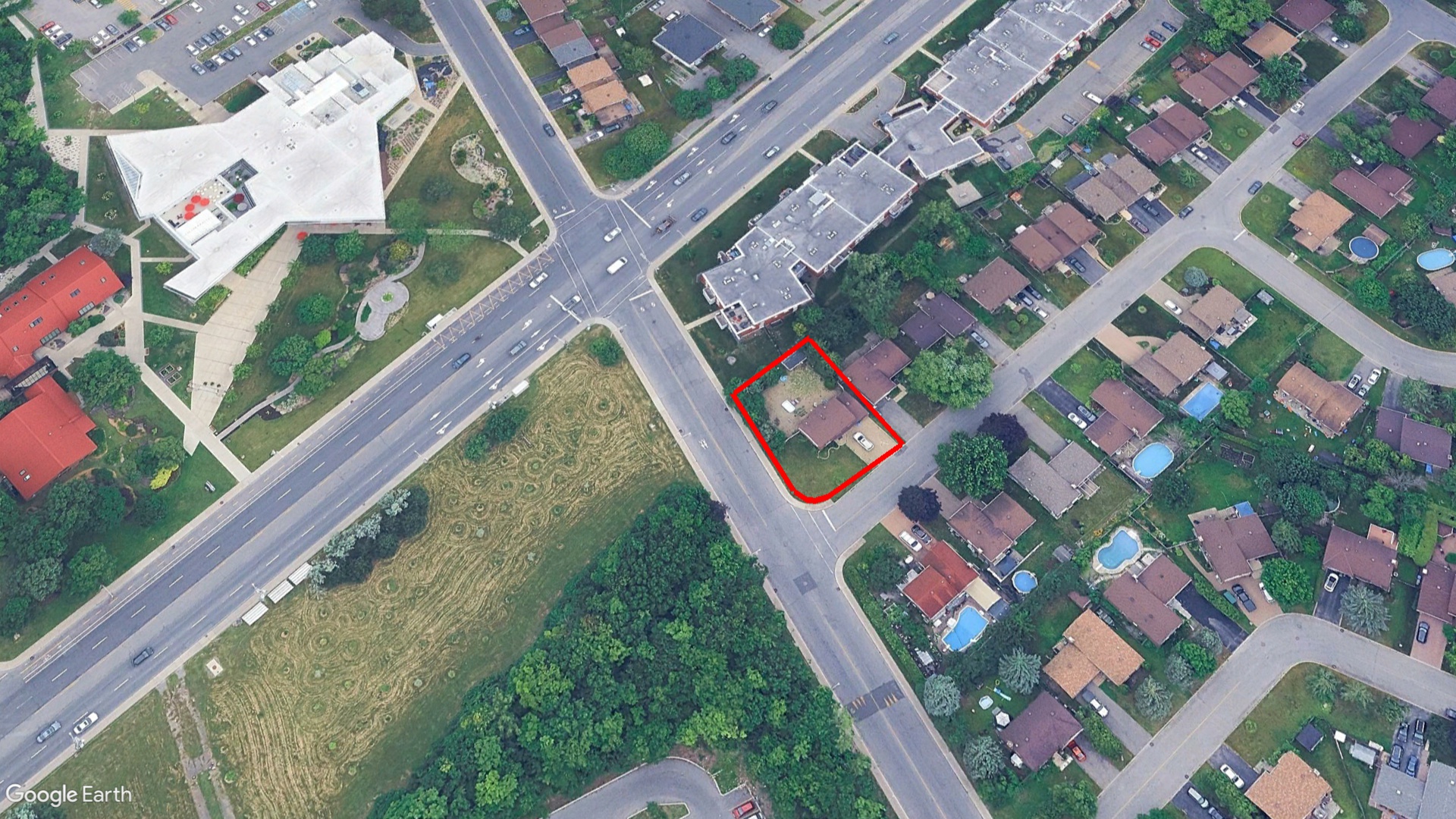 Tax Sale Montreal, Quebec - 040196-73