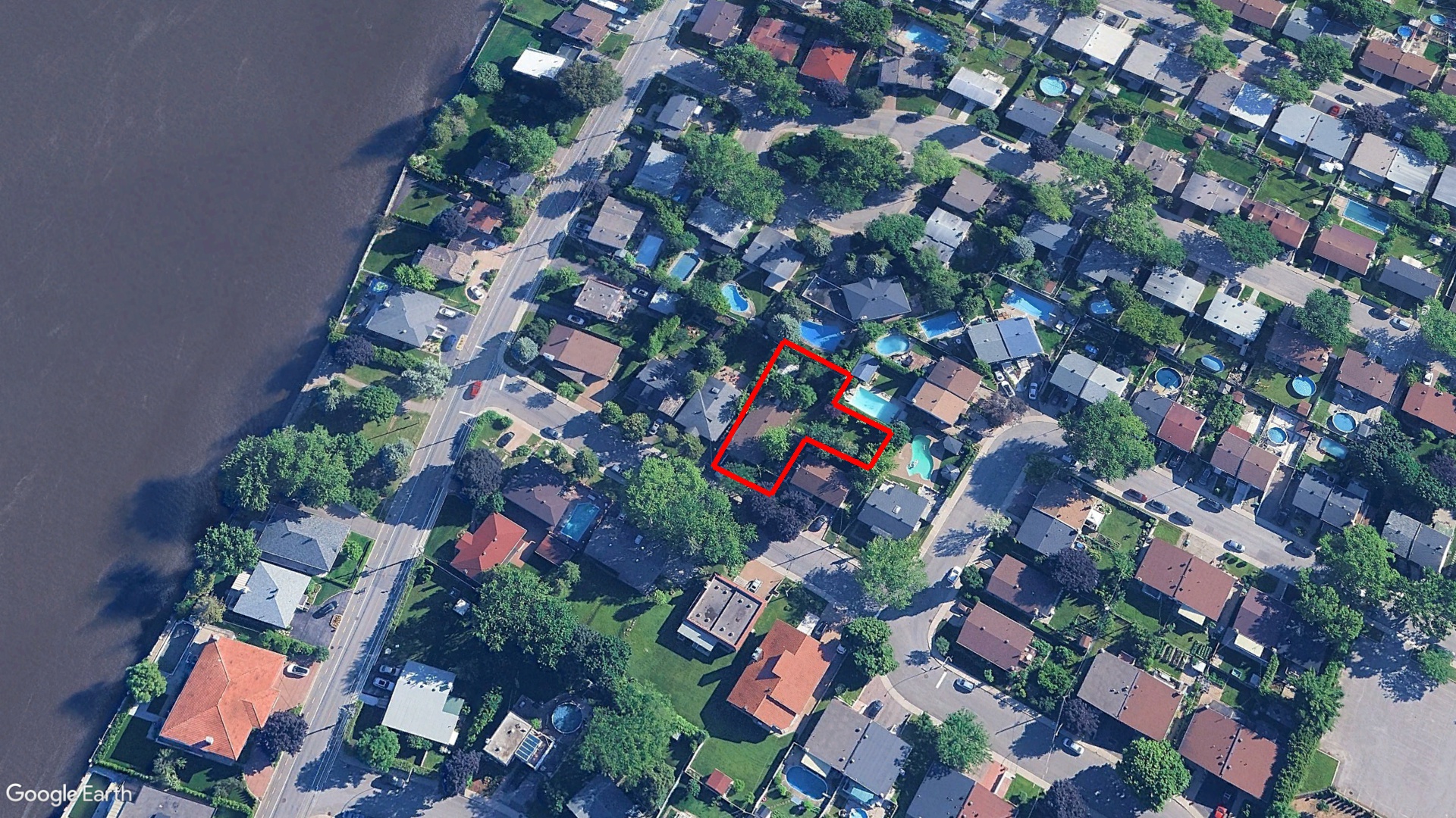 Tax Sale Montreal, Quebec - 020804-15