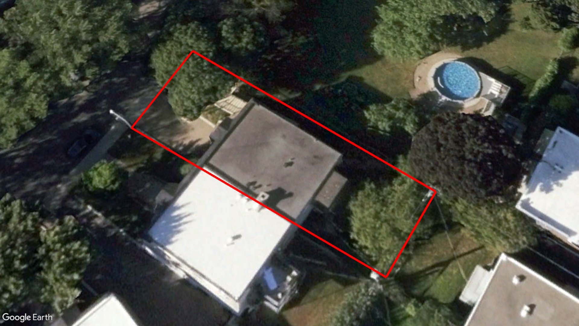 Tax Sale Montreal, Quebec - 041006-33