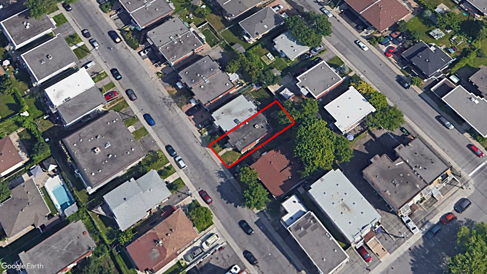 Tax Sale Montreal, Quebec - 020704-59