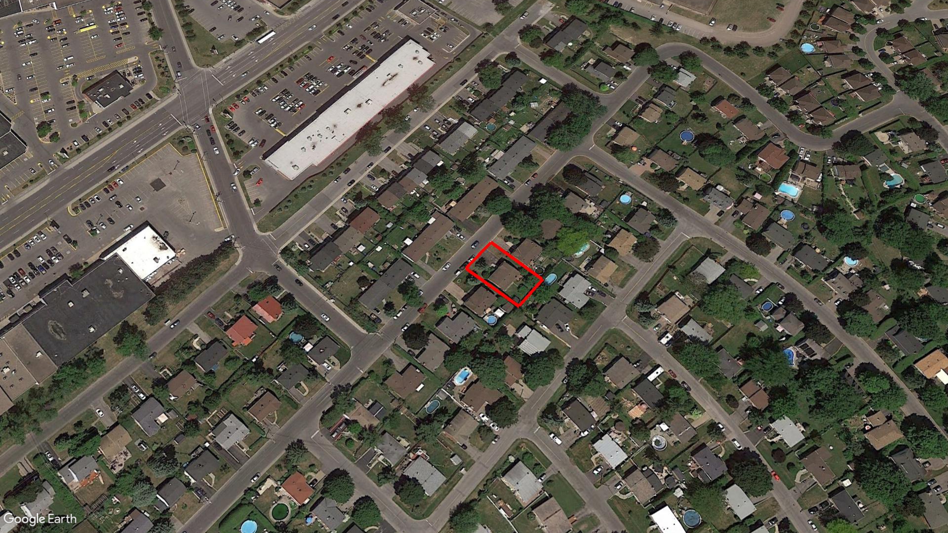 Tax Sale Montreal, Quebec - 040108-46