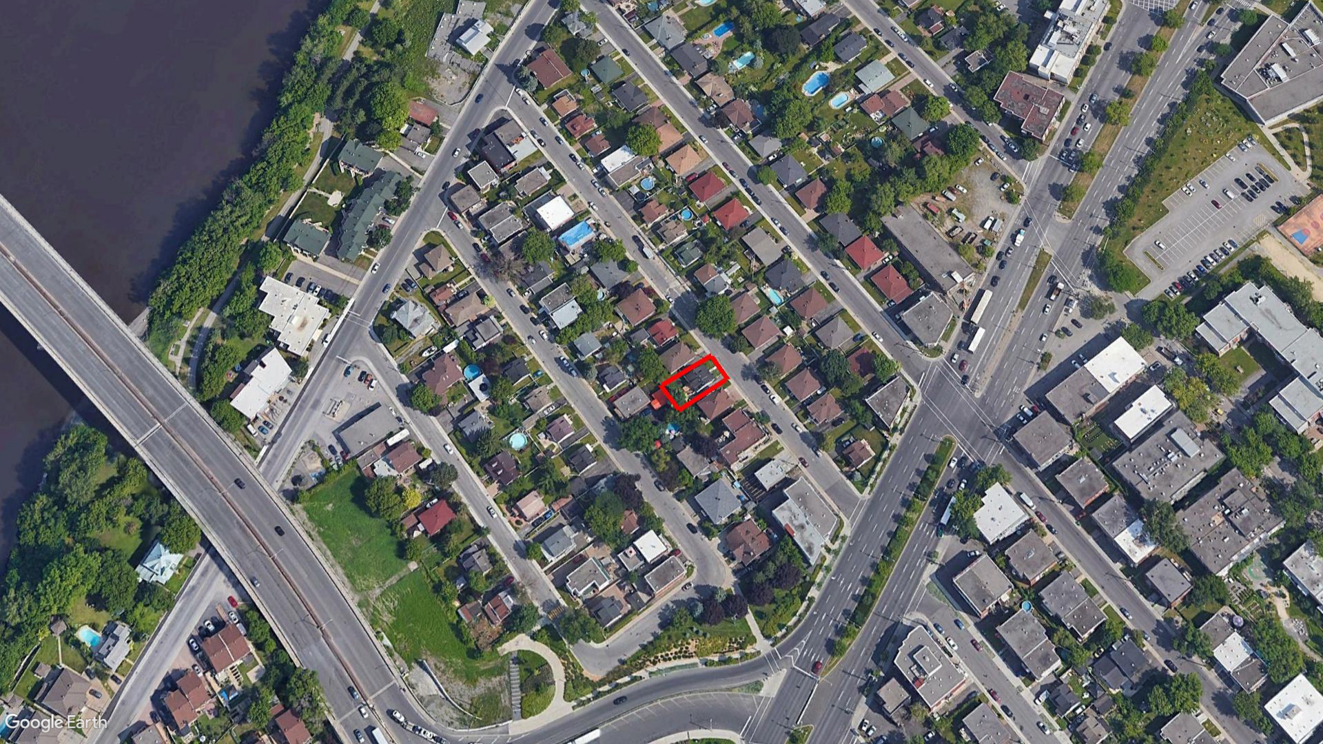 Tax Sale Montreal, Quebec - 020714-71