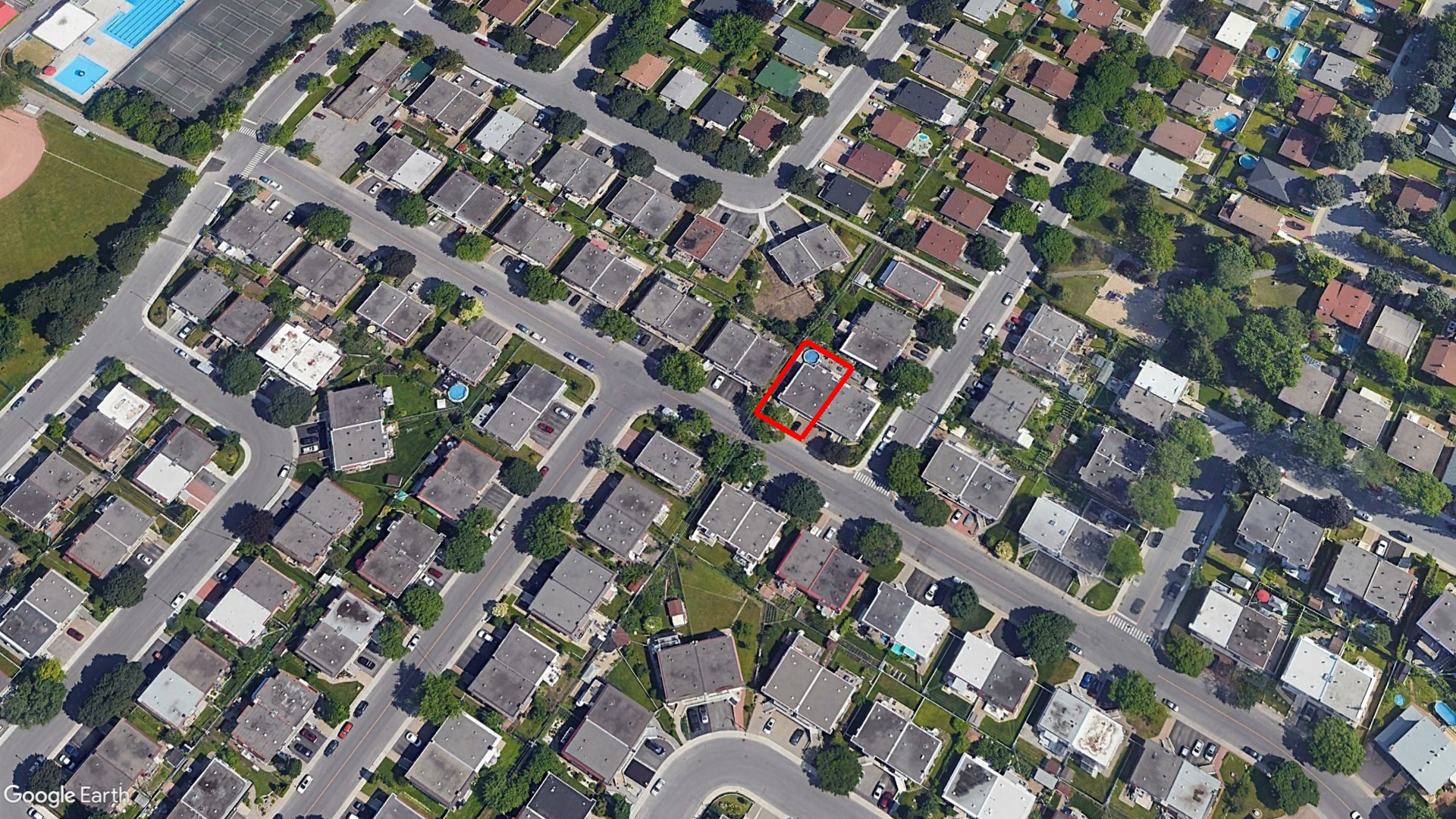 Tax Sale Montreal, Quebec - 020926-32