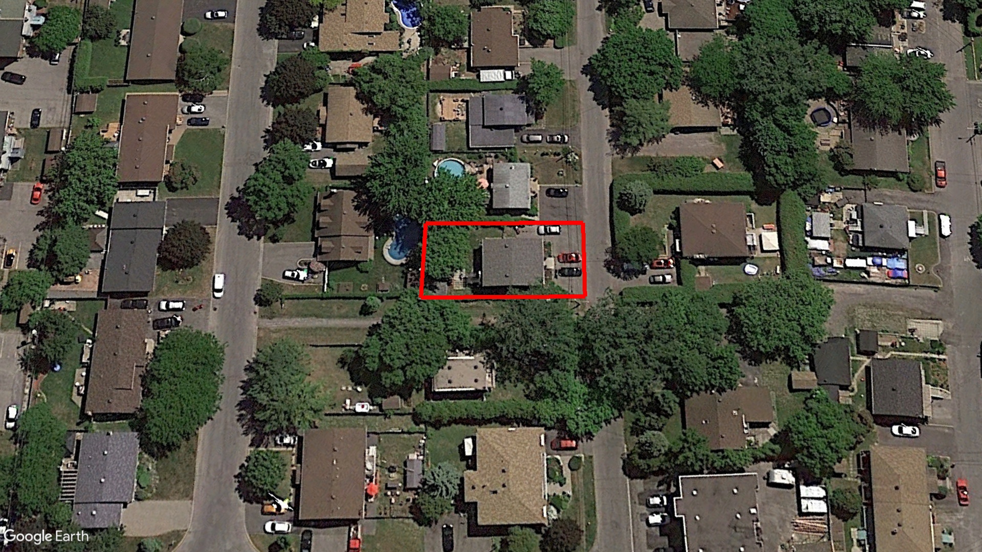 Tax Sale Montreal, Quebec - 040516-26