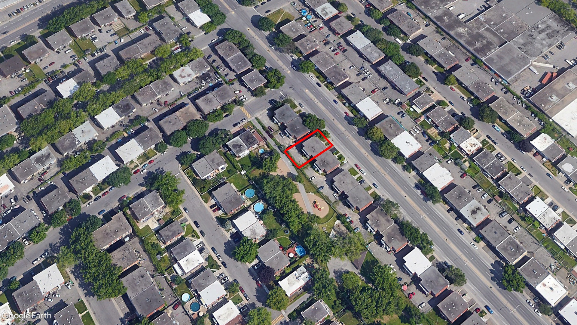 Tax Sale Montreal, Quebec - 020812-71