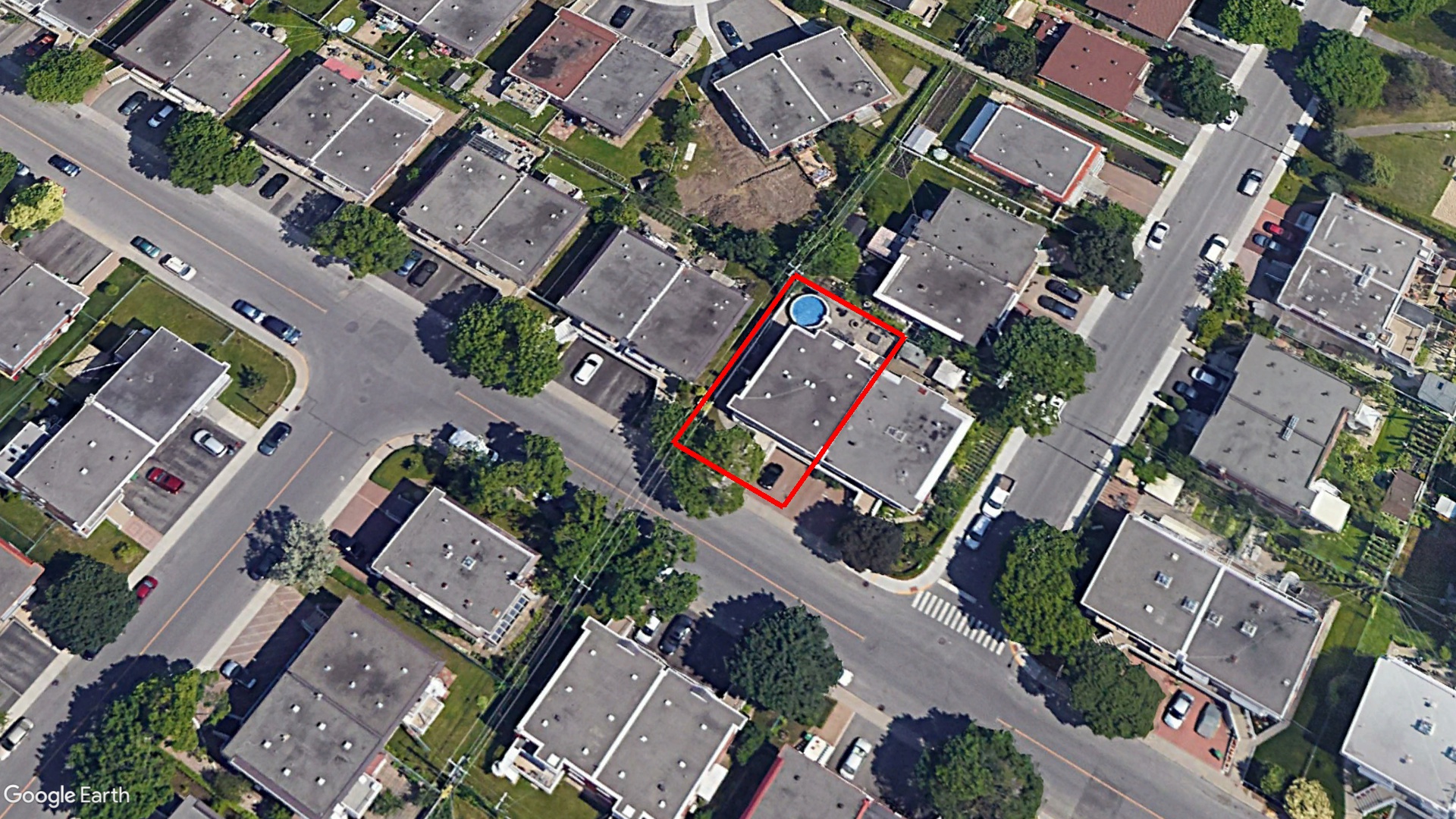 Tax Sale Montreal, Quebec - 020926-32