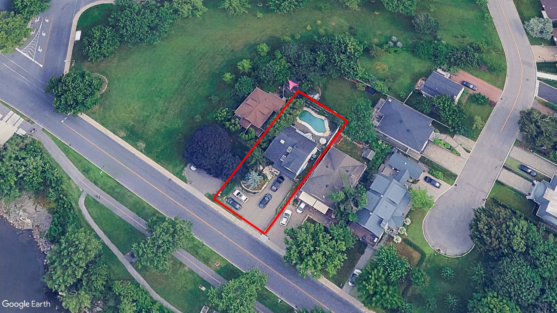 Tax Sale Montreal, Quebec - 041207-52