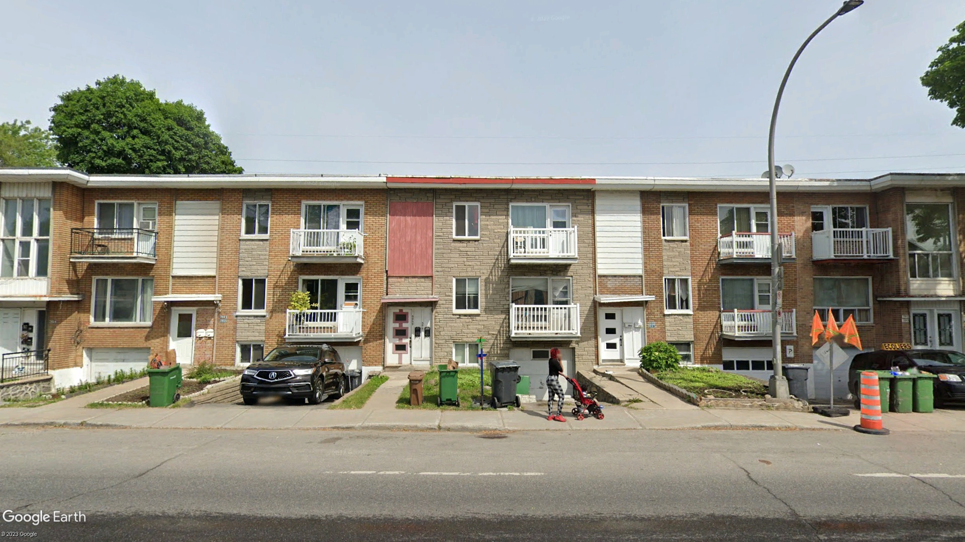 Tax Sale Montreal, Quebec - 041017-34