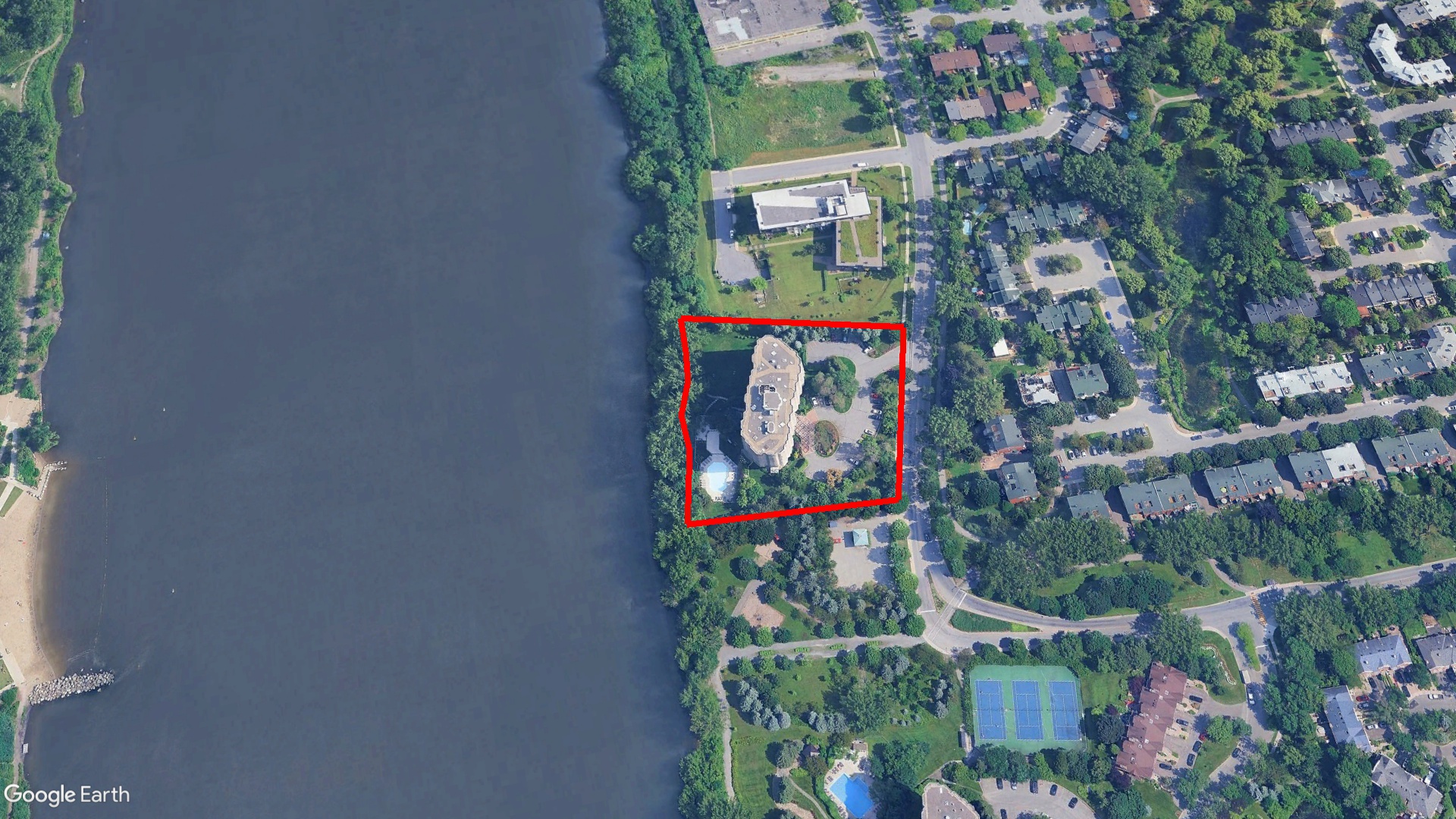 Tax Sale Montreal, Quebec - 011069-05