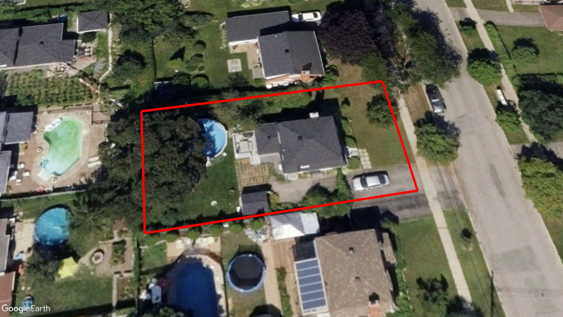 Tax Sale Montreal, Quebec - 050525-08