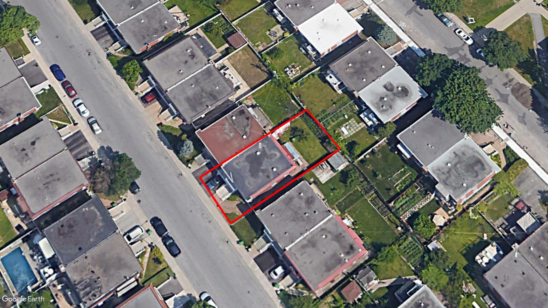 Tax Sale Montreal, Quebec - 020802-43