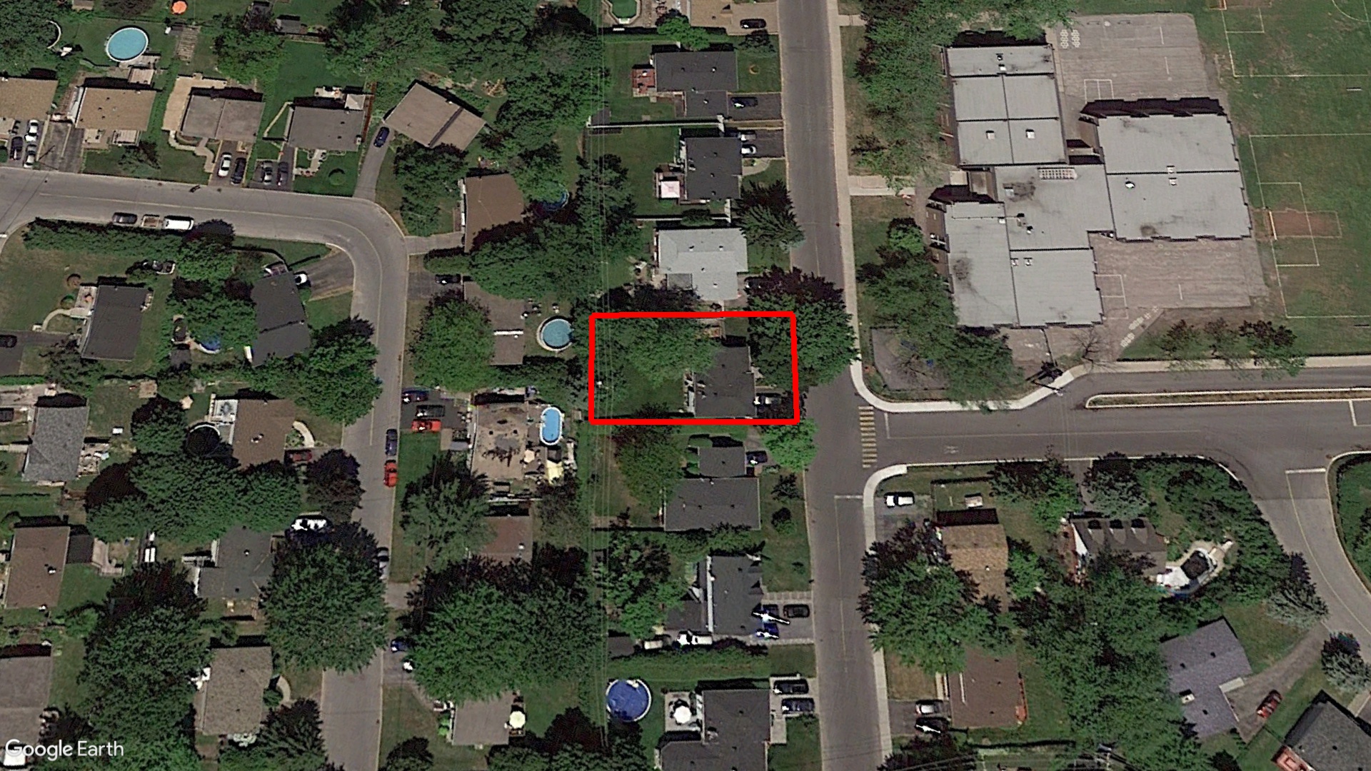 Tax Sale Montreal, Quebec - 040102-91