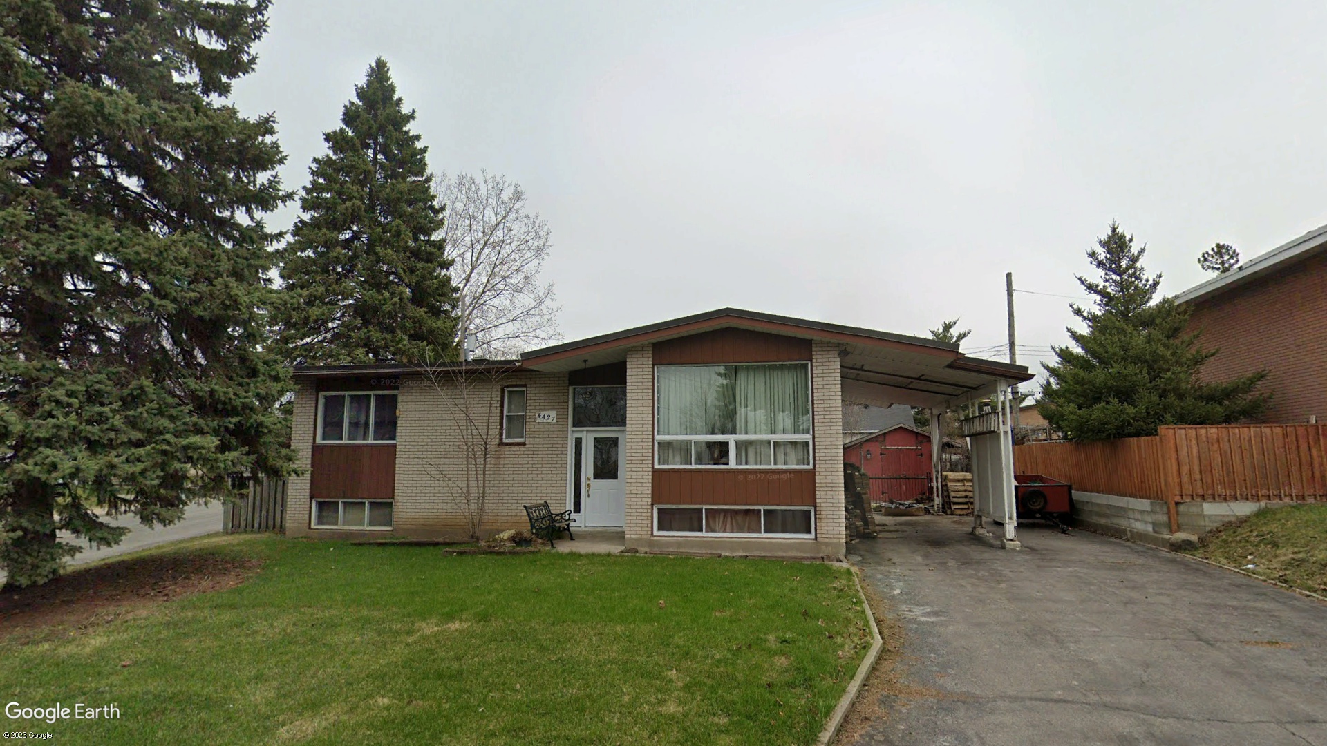 Tax Sale Montreal, Quebec - 040127-11