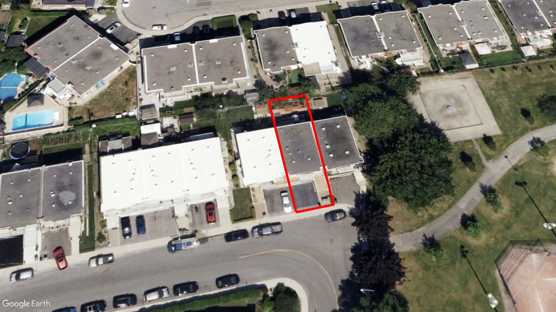 Tax Sale Montreal, Quebec - 040428-84