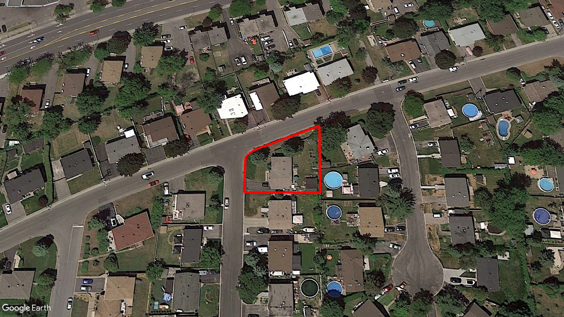 Tax Sale Montreal, Quebec - 040127-11