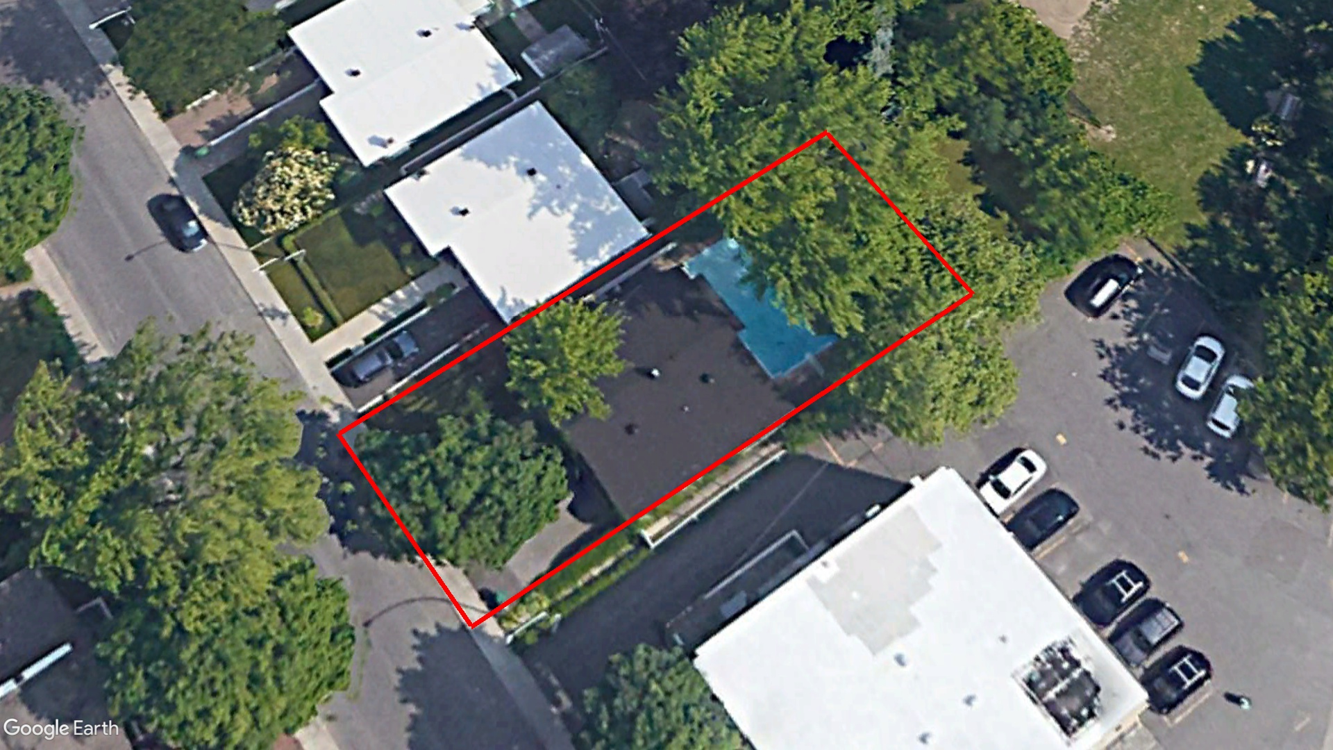 Tax Sale Montreal, Quebec - 020798-63