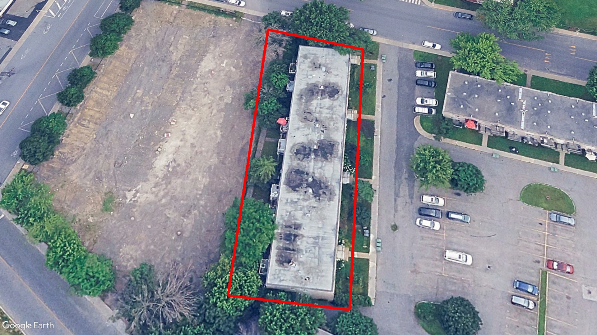 Tax Sale Montreal, Quebec - 050814-02