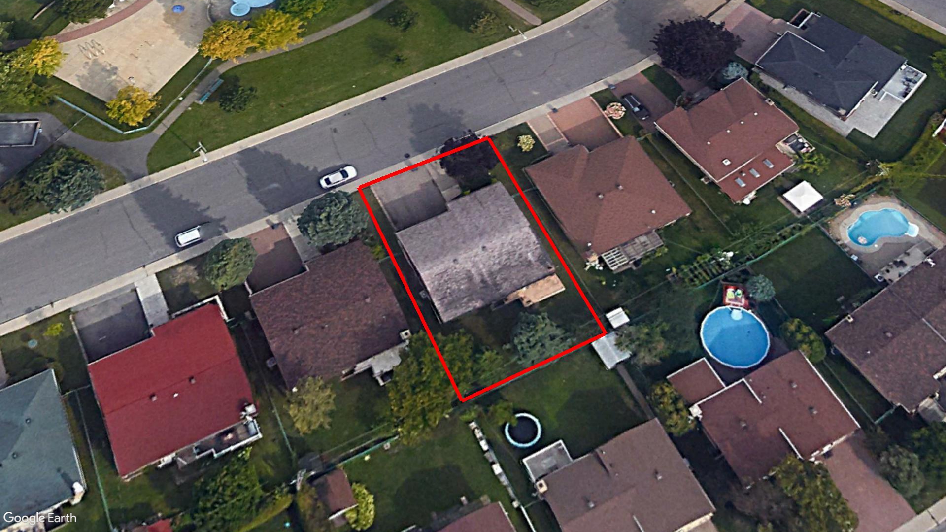 Tax Sale Montreal, Quebec - 041009-07