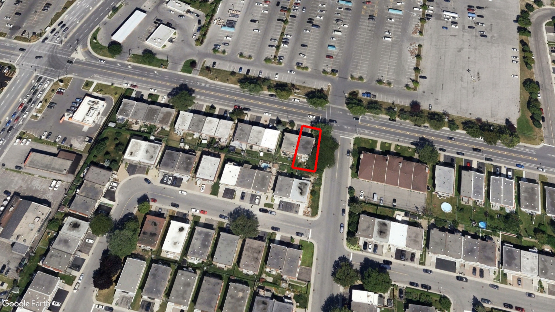 Tax Sale Montreal, Quebec - 040406-52