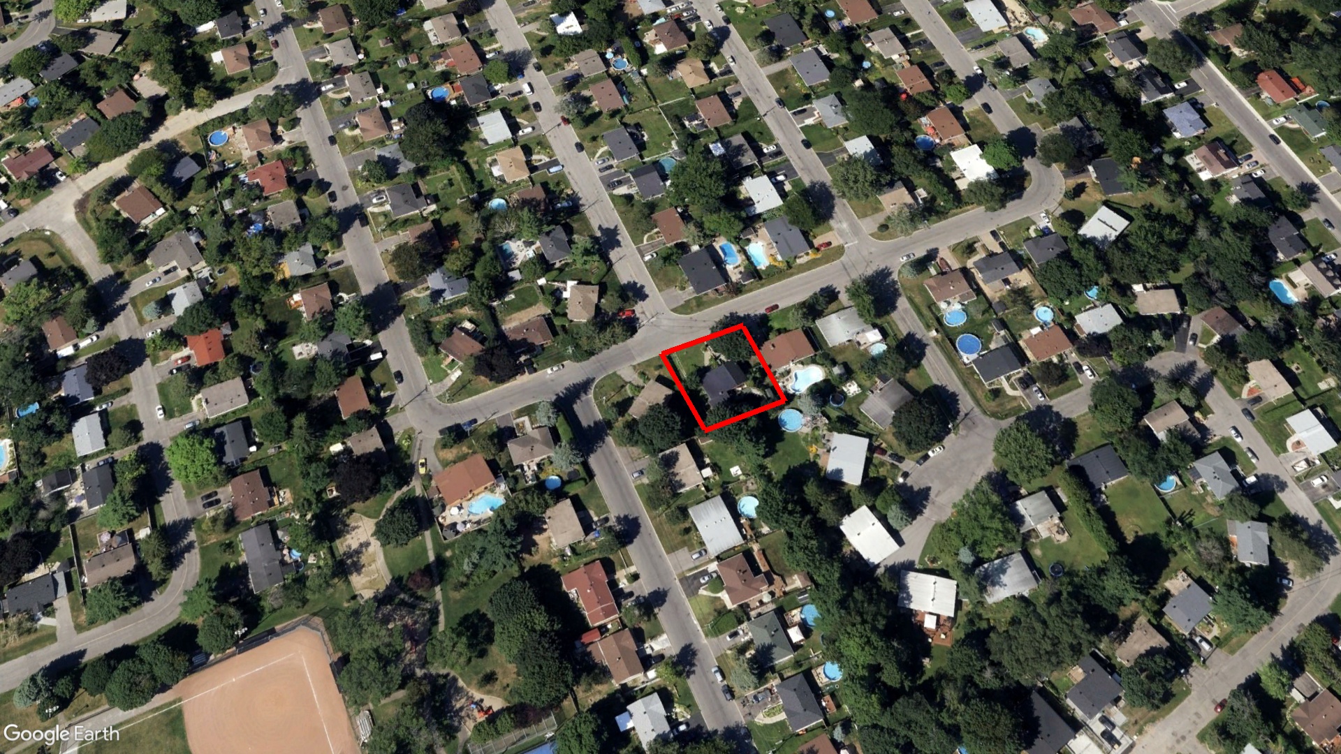 Tax Sale Montreal, Quebec - 040105-77