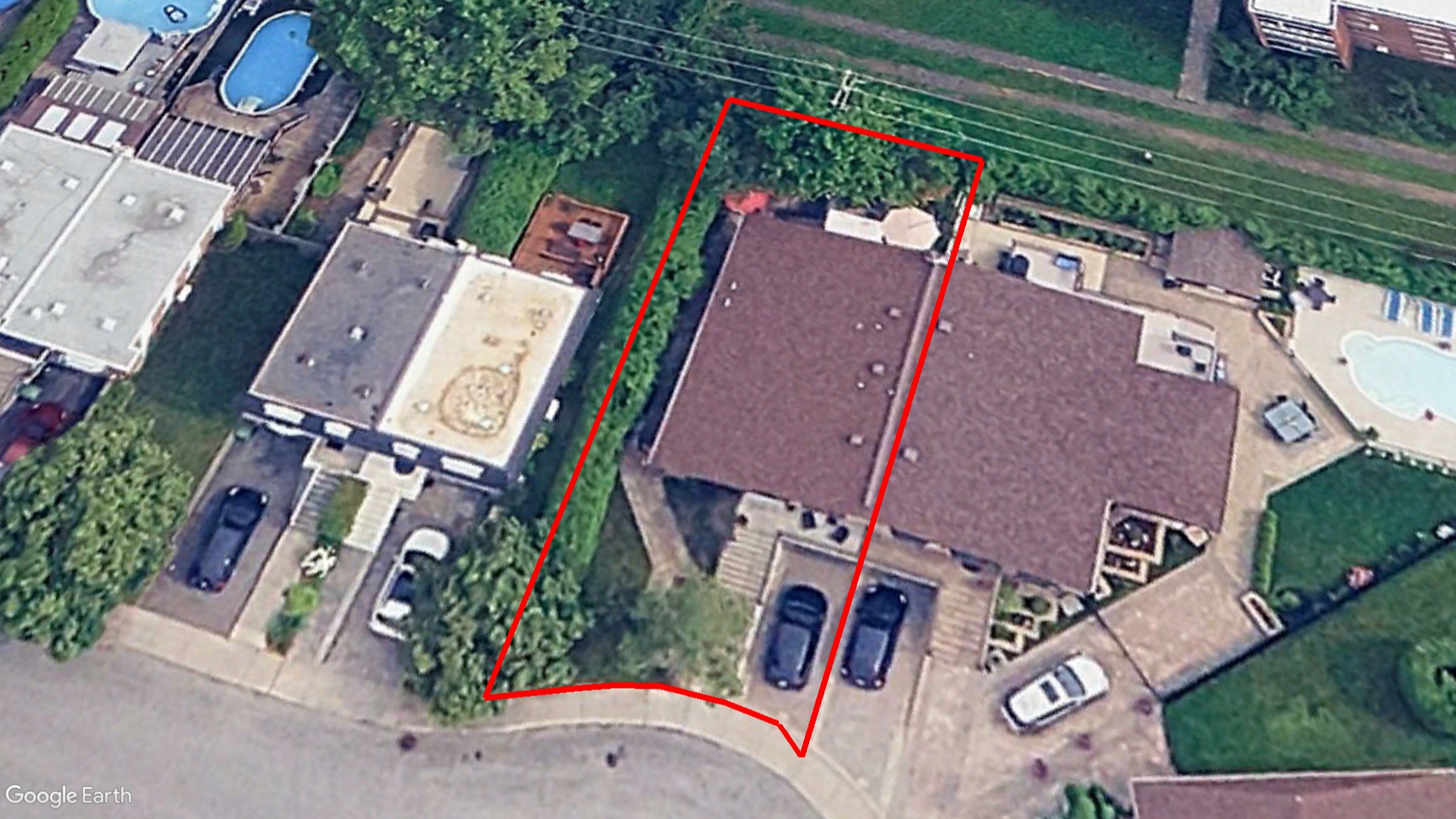 Tax Sale Montreal, Quebec - 040504-99