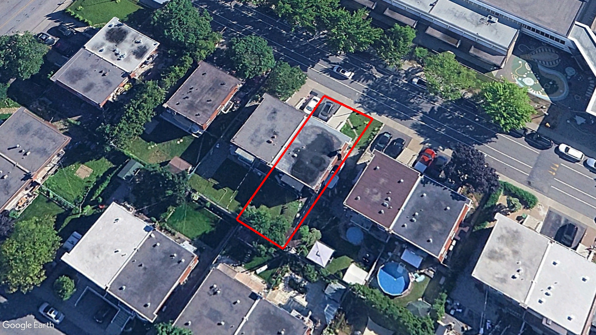 Tax Sale Montreal, Quebec - 020803-55