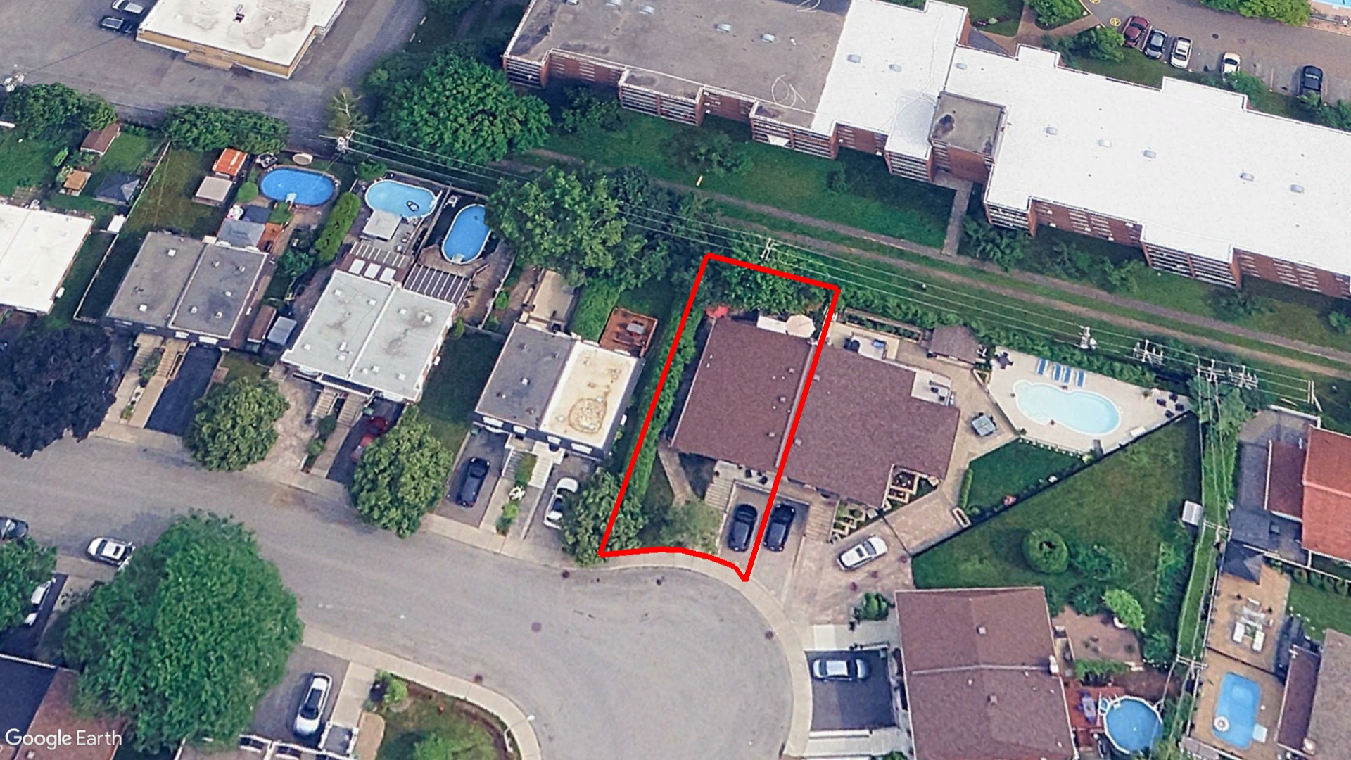 Tax Sale Montreal, Quebec - 040504-99