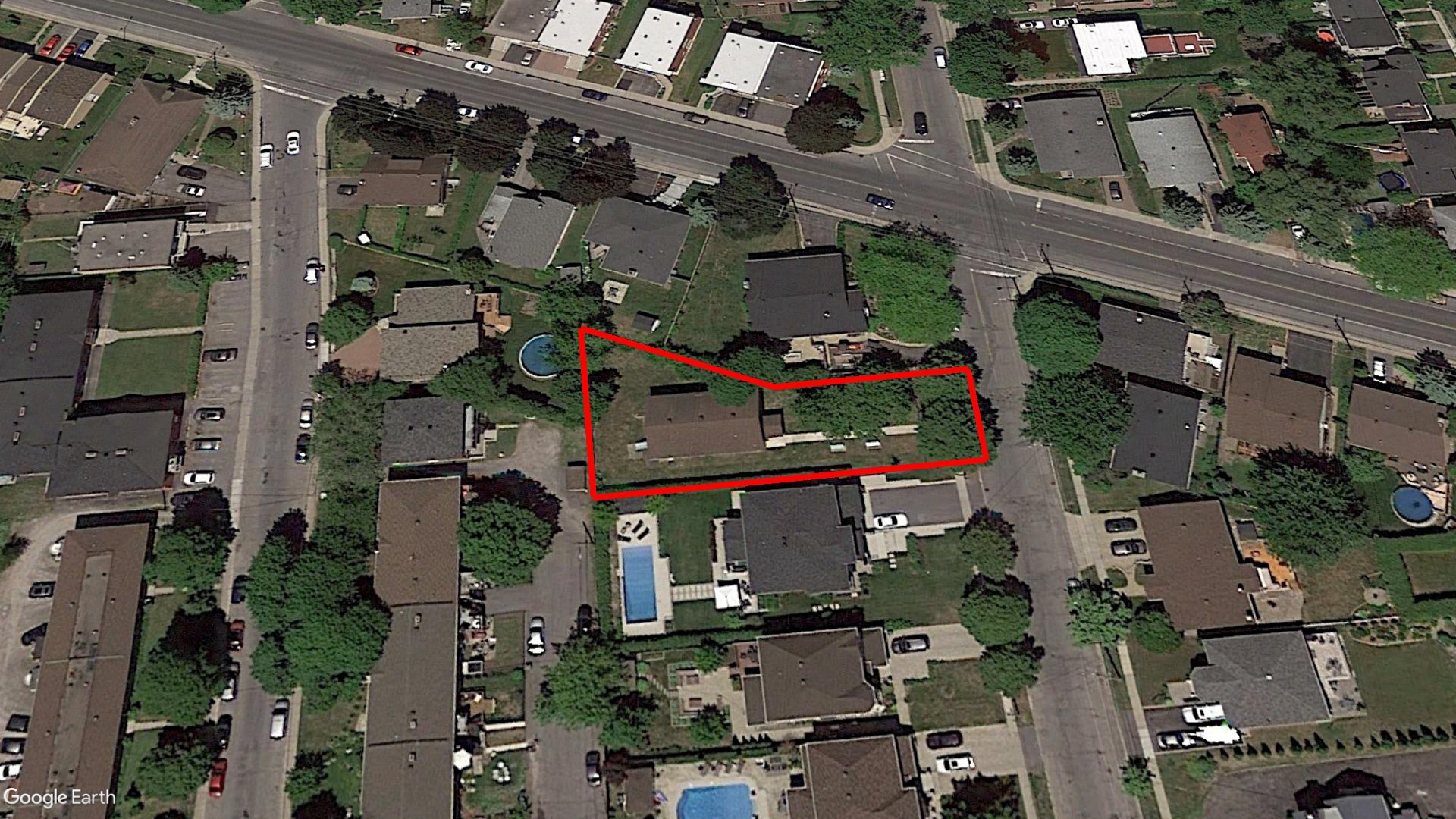 Tax Sale Montreal, Quebec - 050522-84