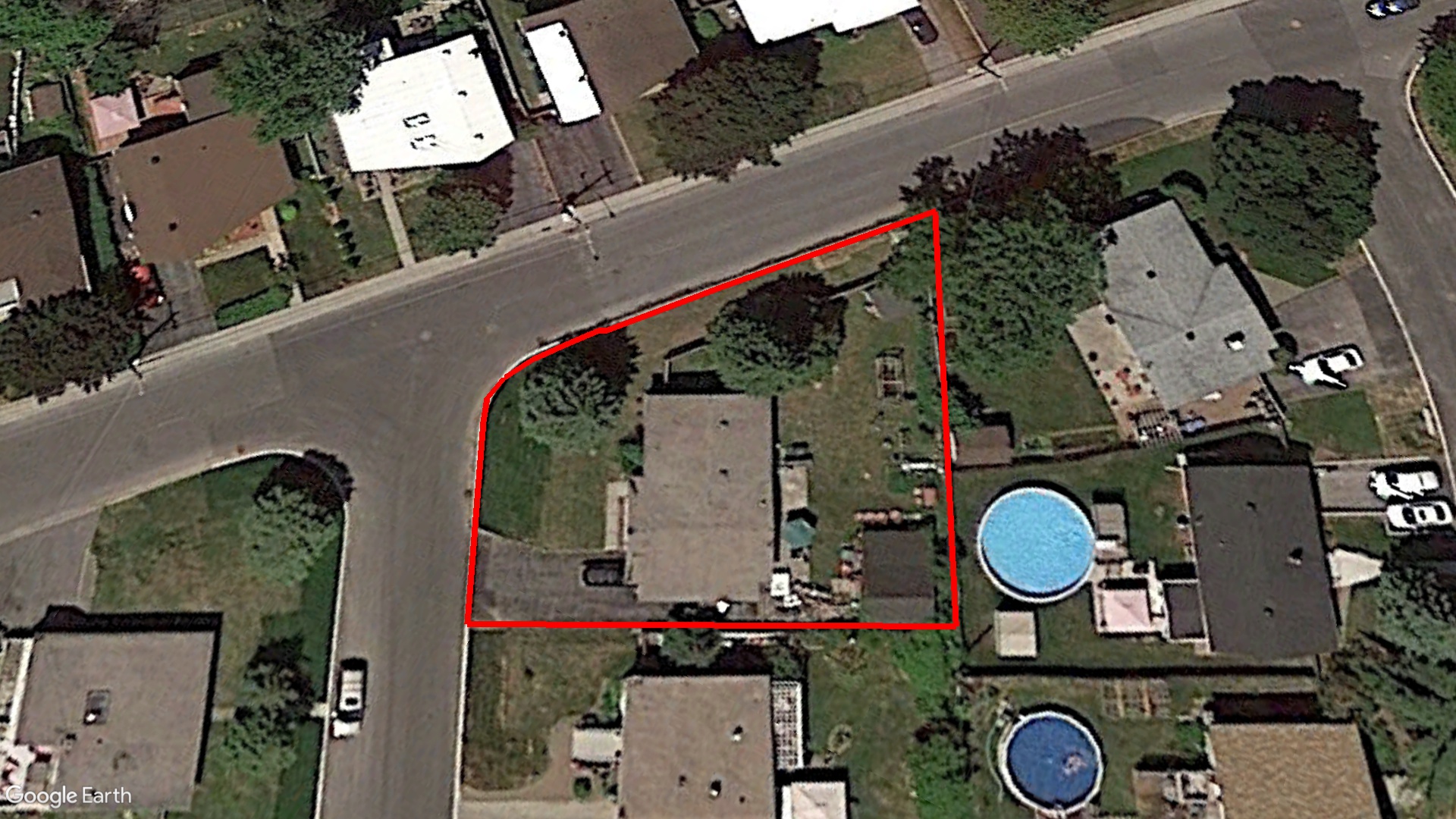 Tax Sale Montreal, Quebec - 040127-11