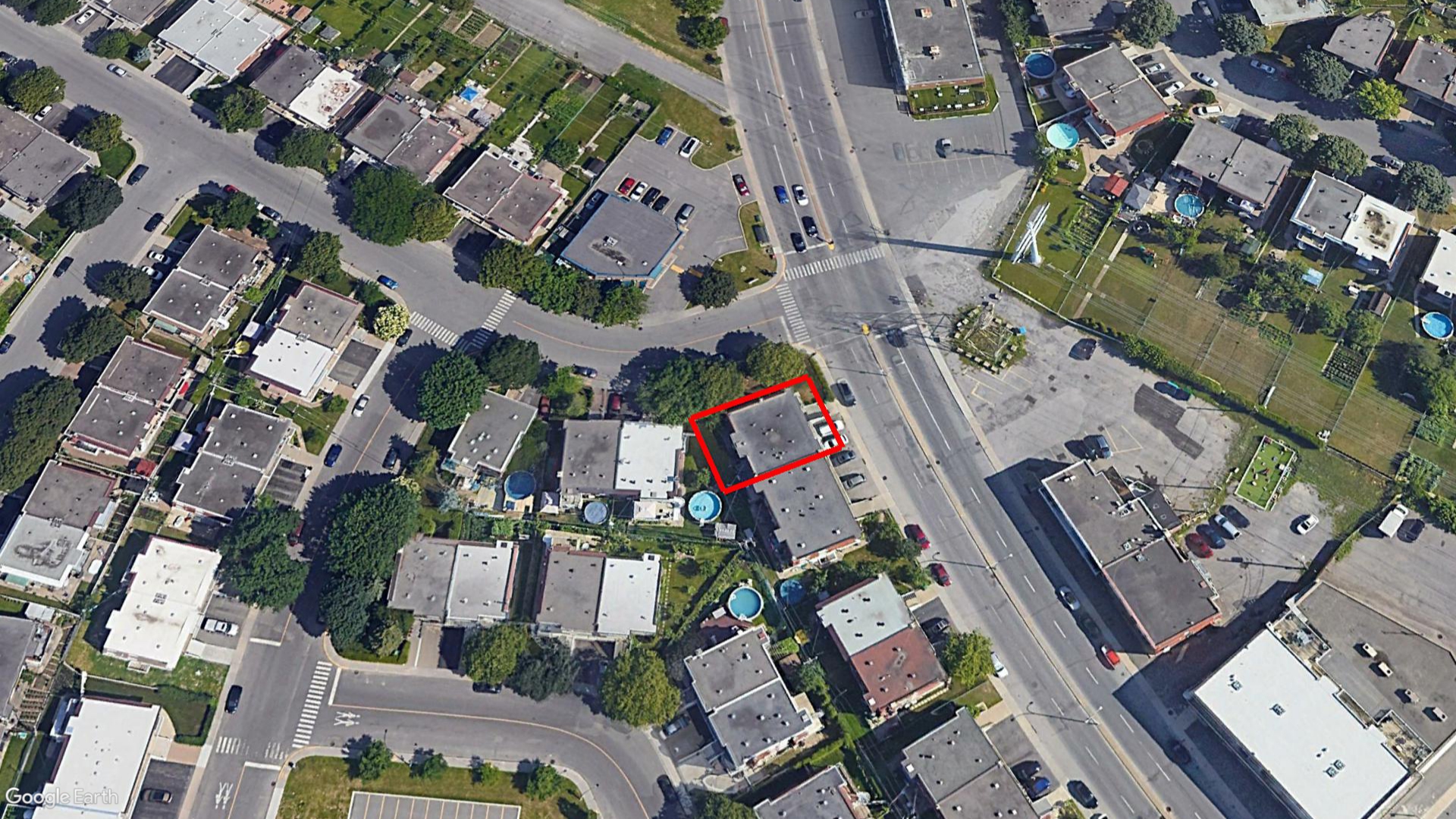 Tax Sale Montreal, Quebec - 020896-68