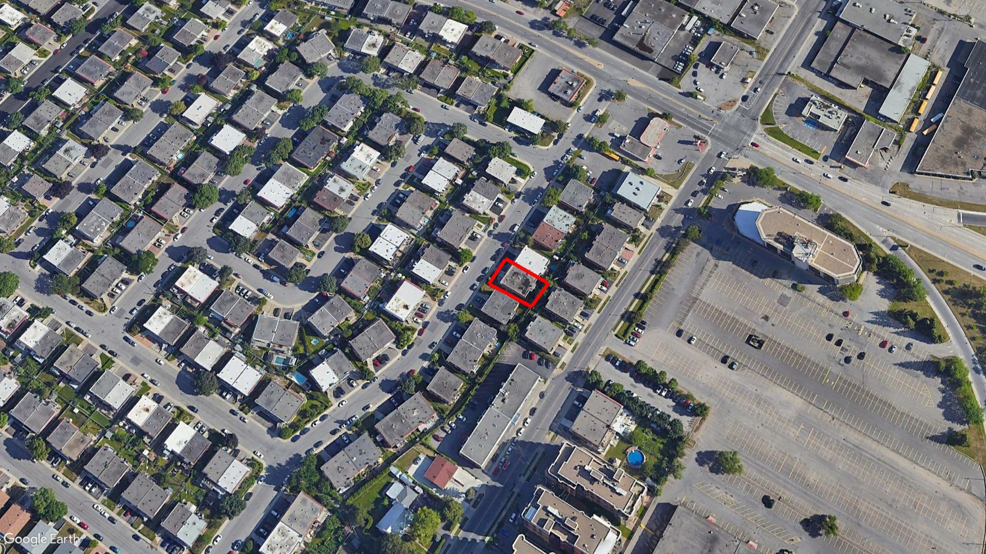 Tax Sale Montreal, Quebec - 020910-37