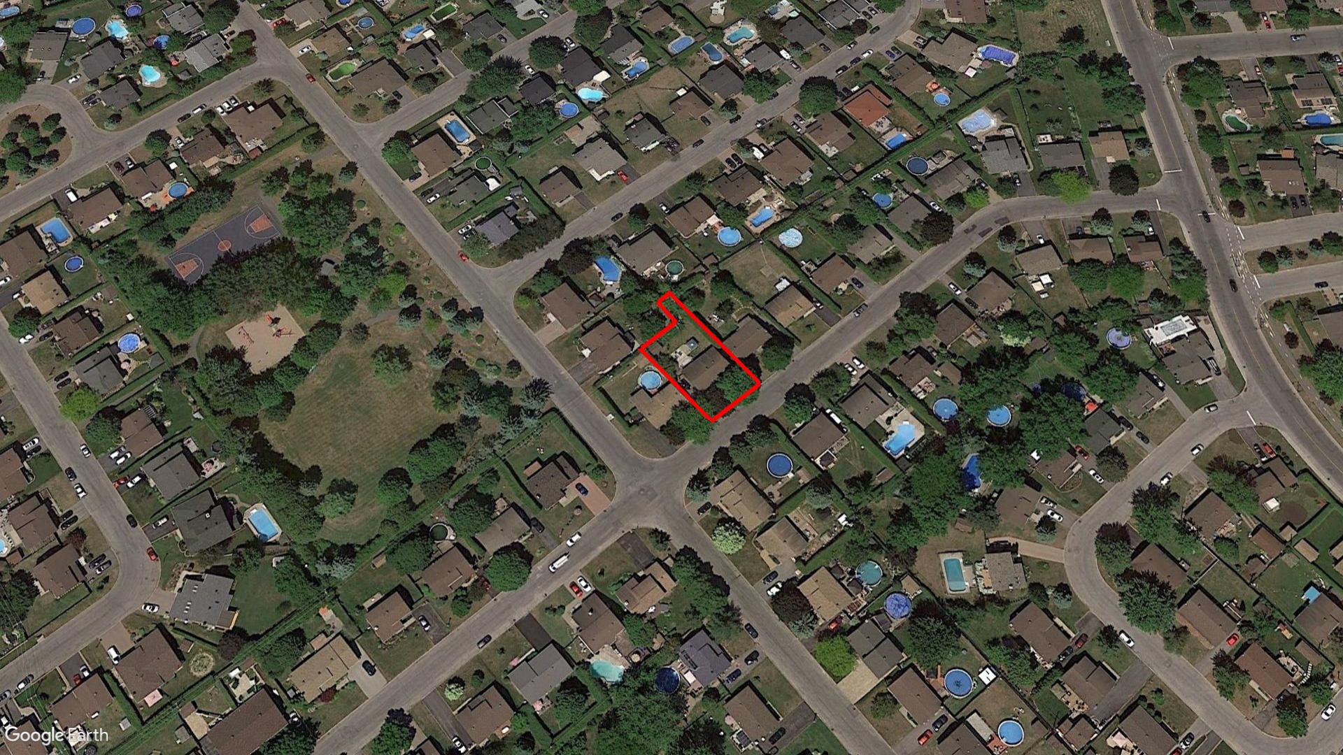 Tax Sale Montreal, Quebec - 040522-67