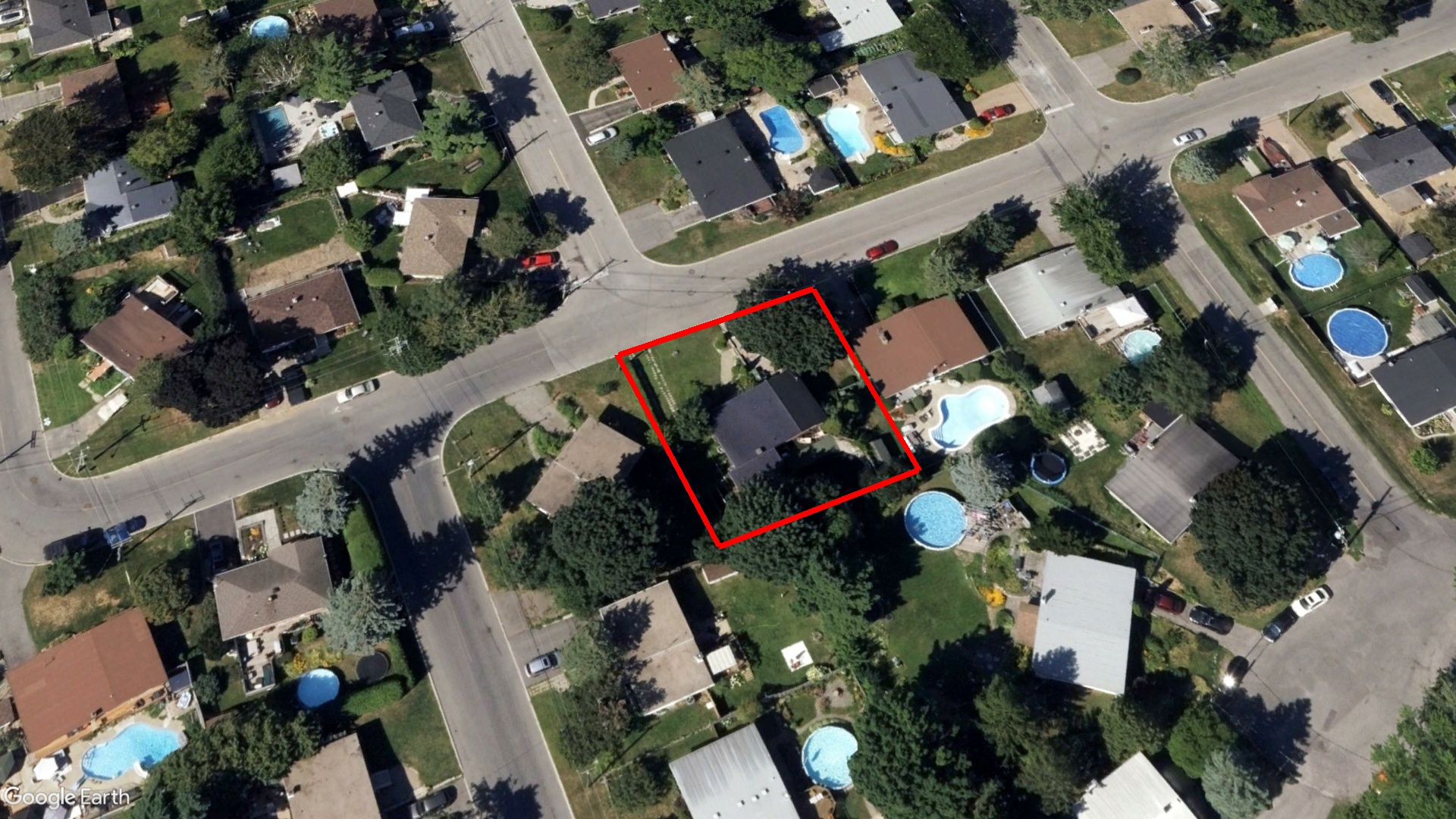 Tax Sale Montreal, Quebec - 040105-77