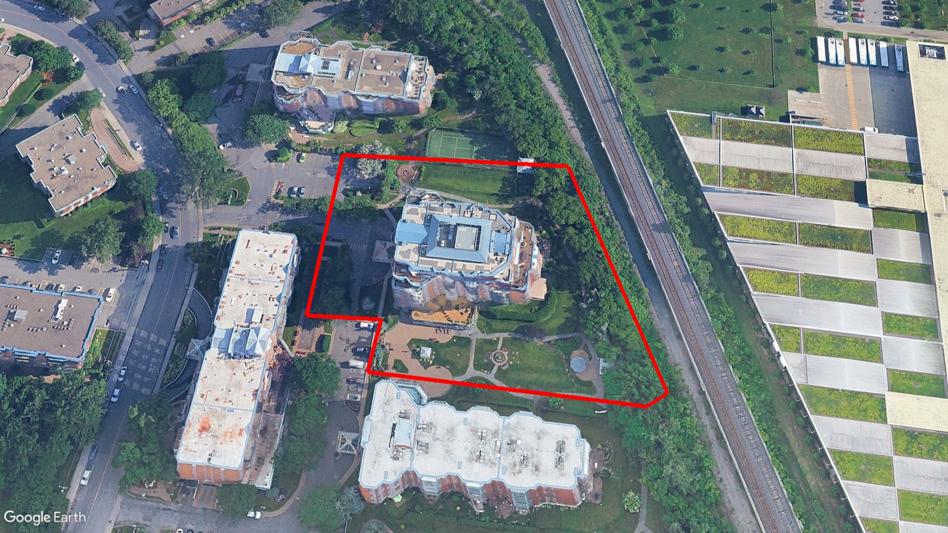 Tax Sale Montreal, Quebec - 041403-68