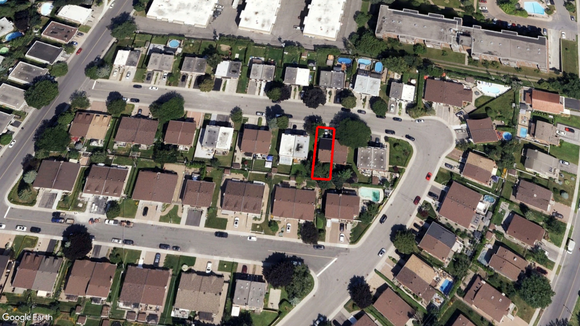 Tax Sale Montreal, Quebec - 040505-69