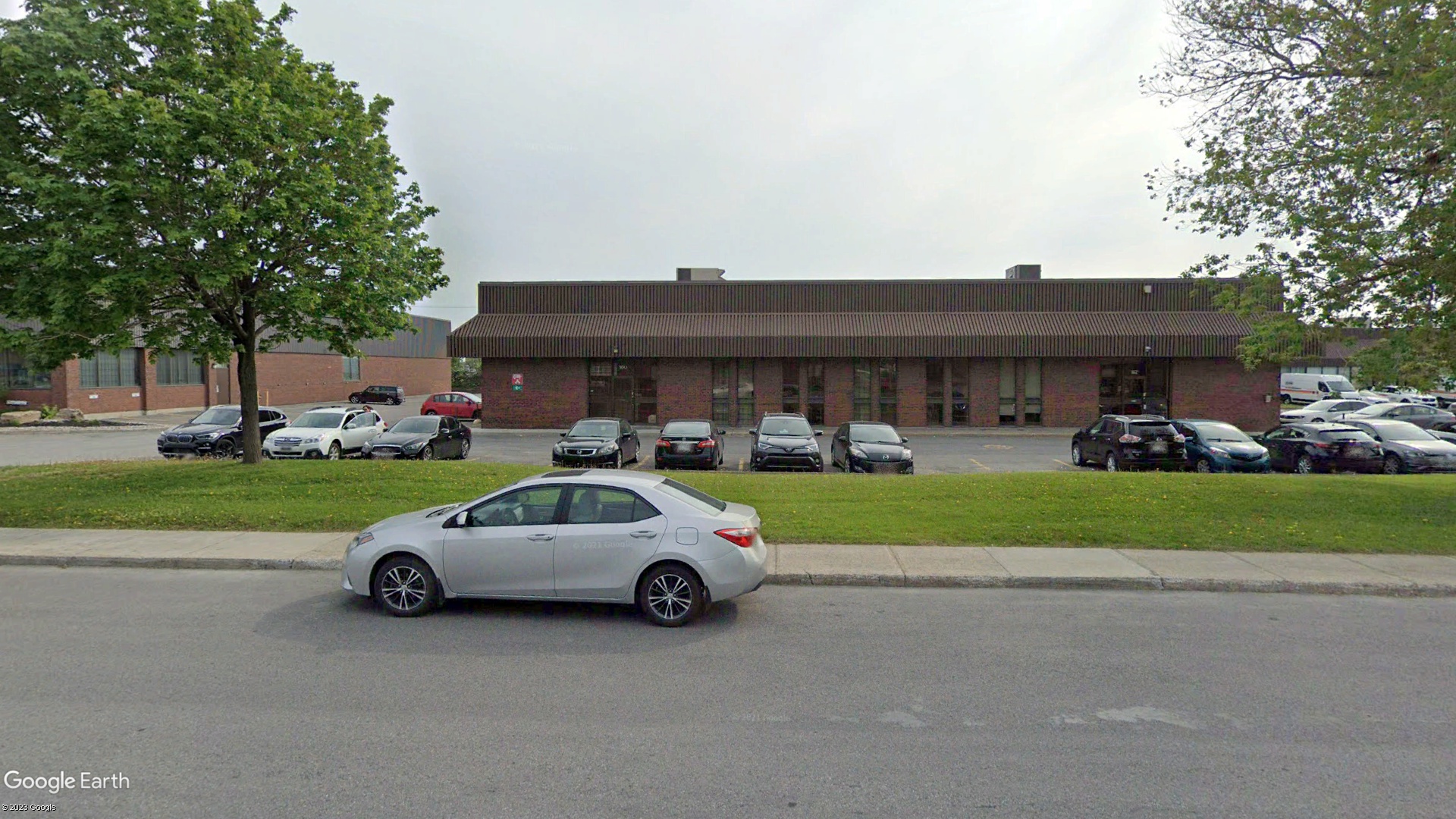 Tax Sale Montreal, Quebec - 041013-95