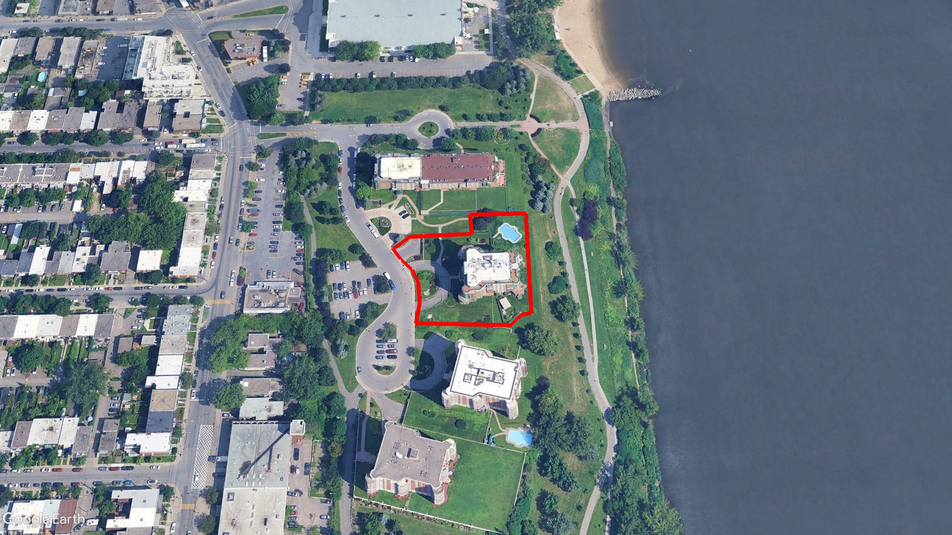 Tax Sale Montreal, Quebec - 050309-93