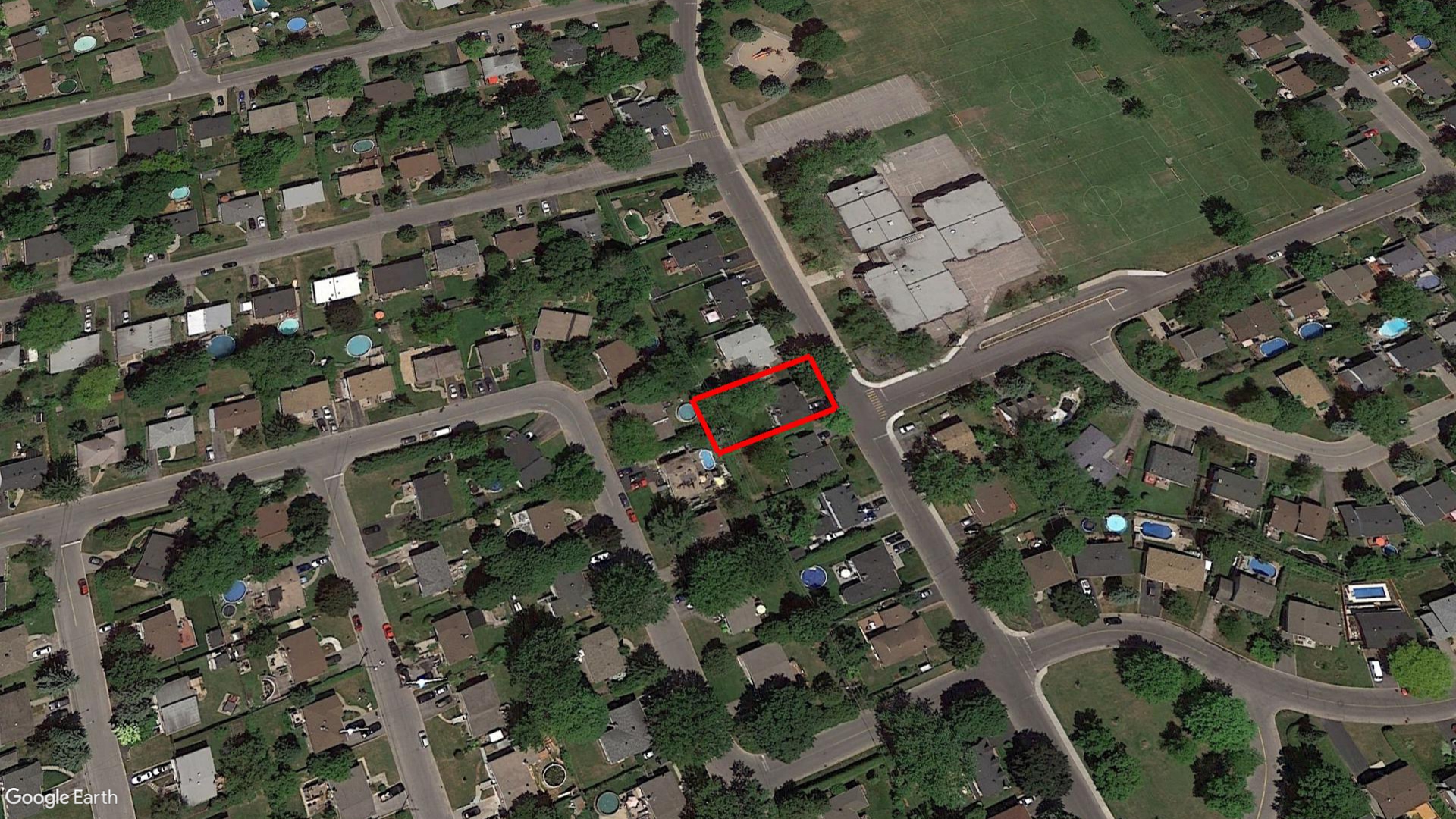 Tax Sale Montreal, Quebec - 040102-91