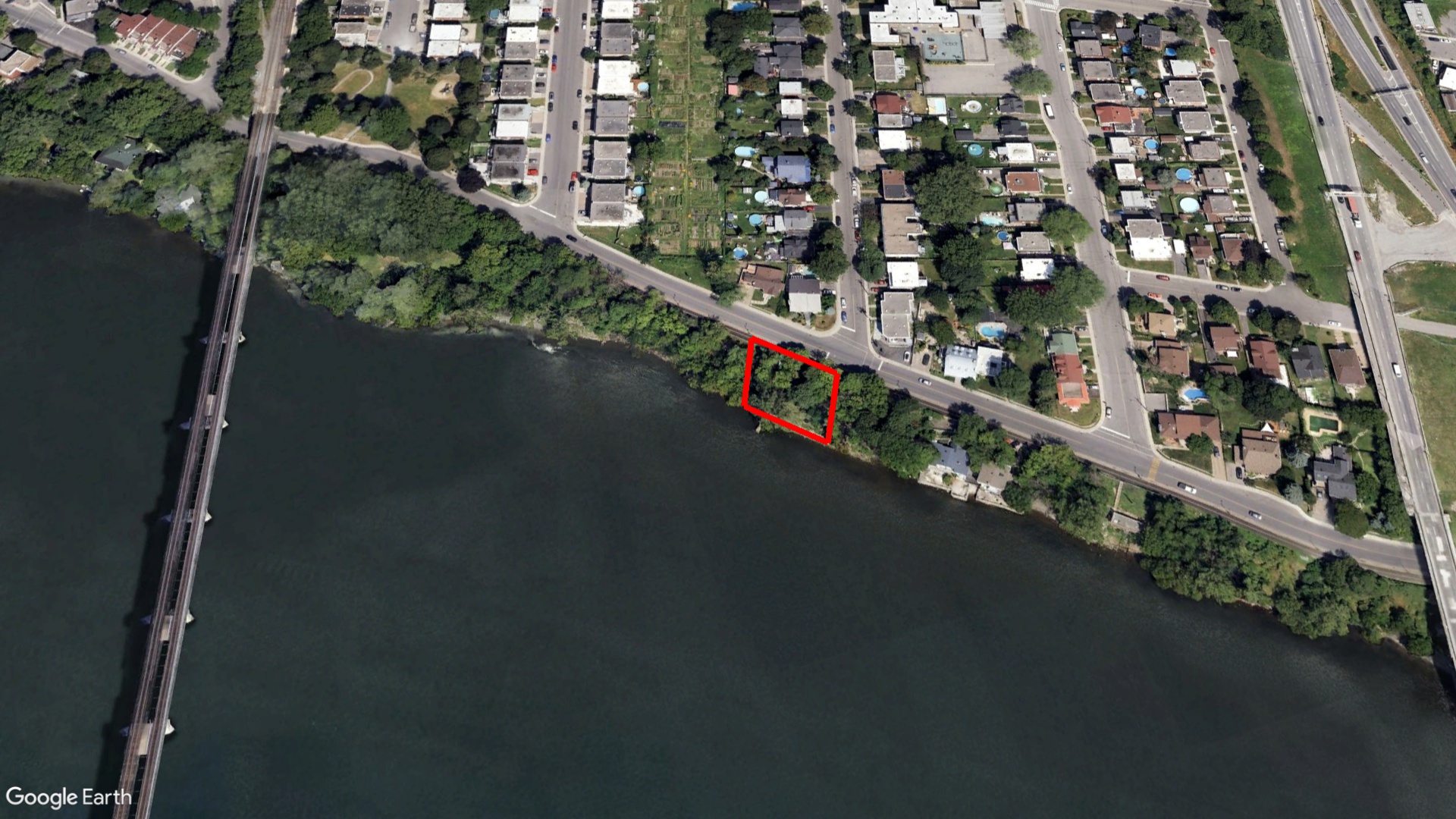 Tax Sale Montreal, Quebec - 040258-59