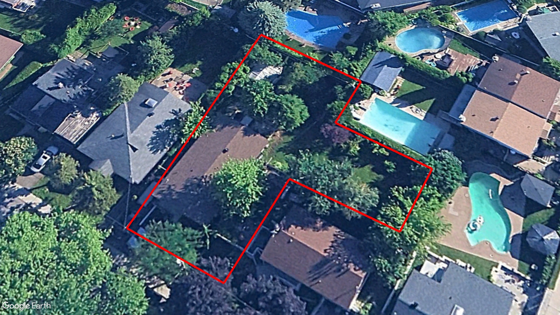 Tax Sale Montreal, Quebec - 020804-15