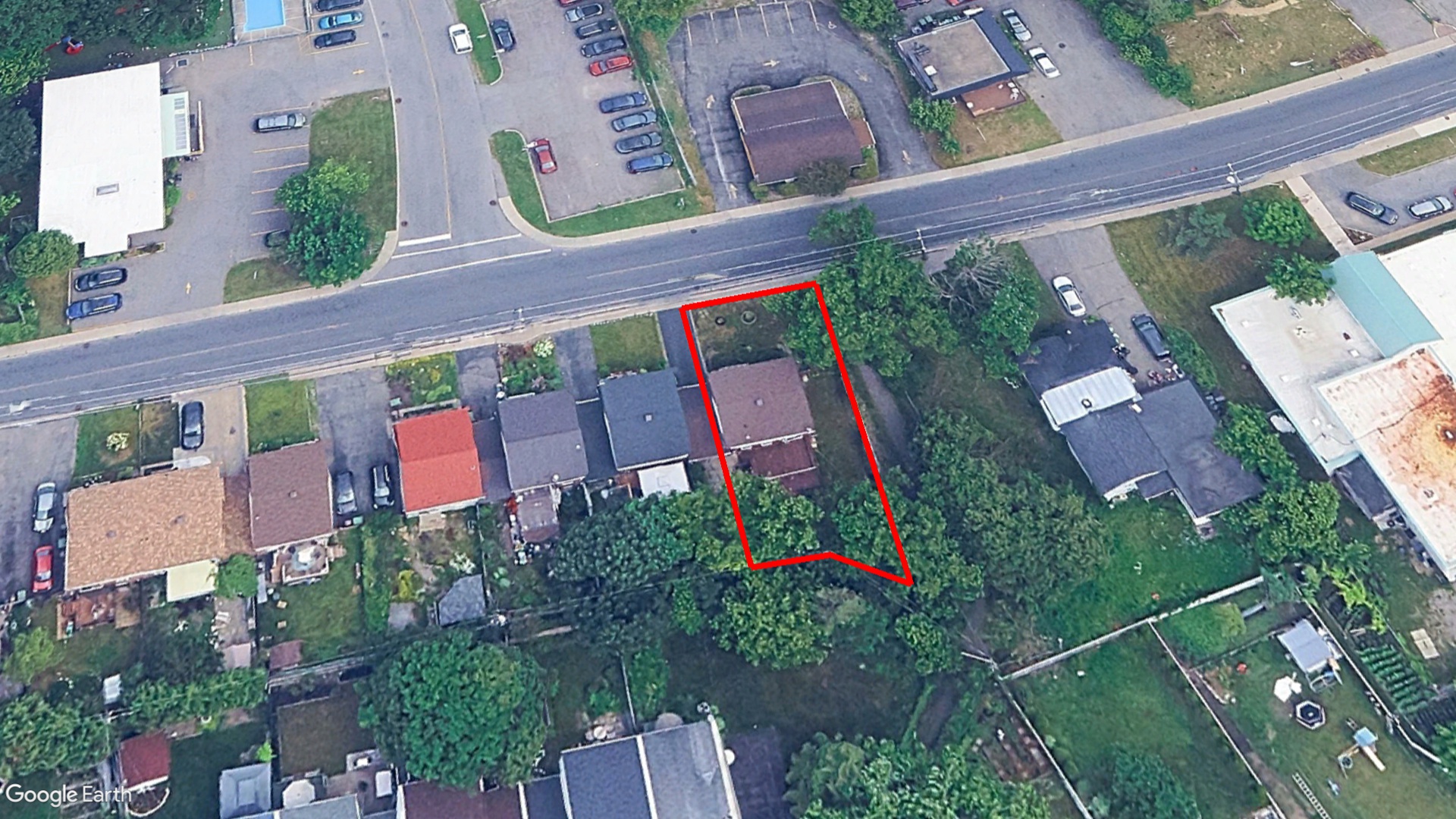 Tax Sale Montreal, Quebec - 040212-07