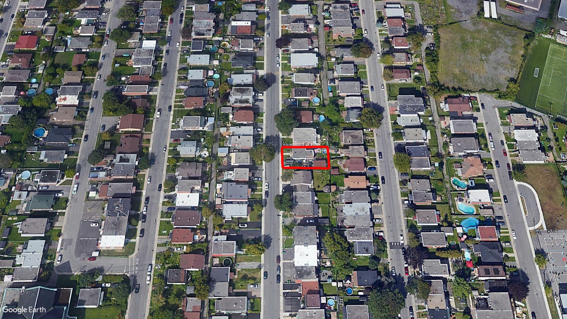 Tax Sale Montreal, Quebec - 050911-31