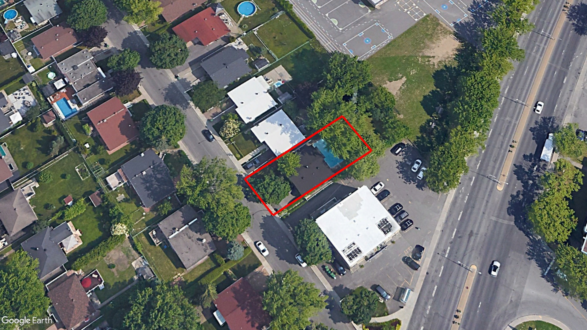 Tax Sale Montreal, Quebec - 020798-63