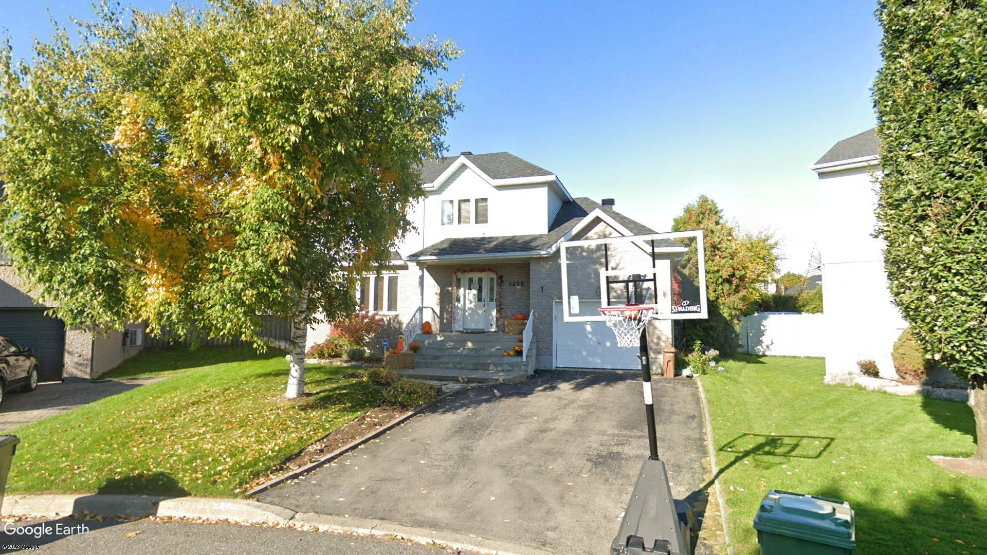 Tax Sale Montreal, Quebec - 041296-31