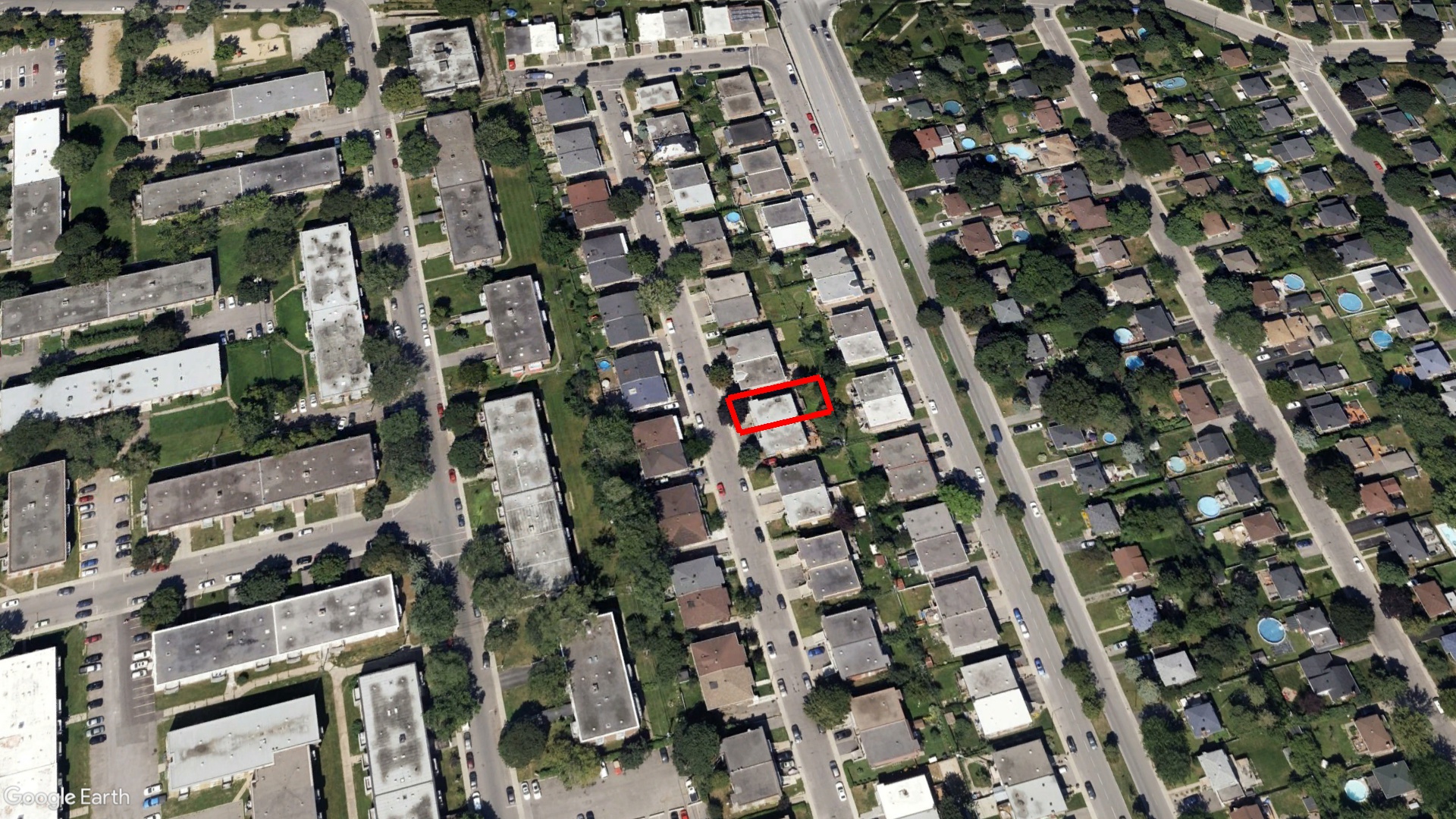 Tax Sale Montreal, Quebec - 050505-88